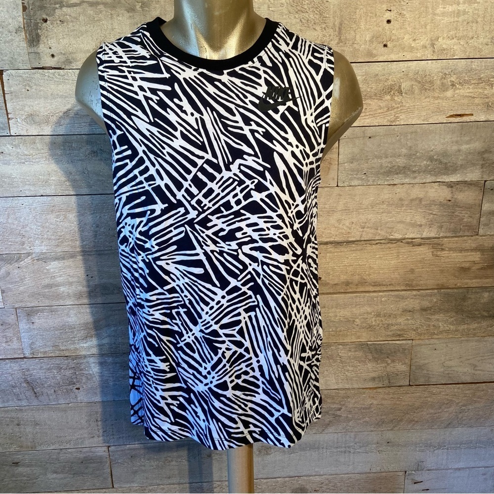 Nike women’s white & black sleeveless shirt in size small